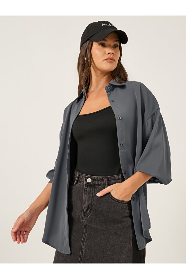 قميص كبير الحجم بياقة واسعة سادة - 1