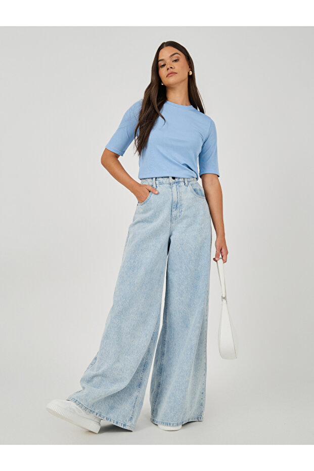 تي شيرت سادة بقصّة عادية ورقبة دائرية - 2