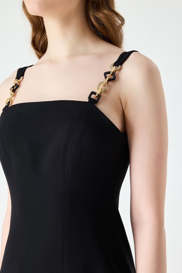 Zincir askılı siyah elbise - 2