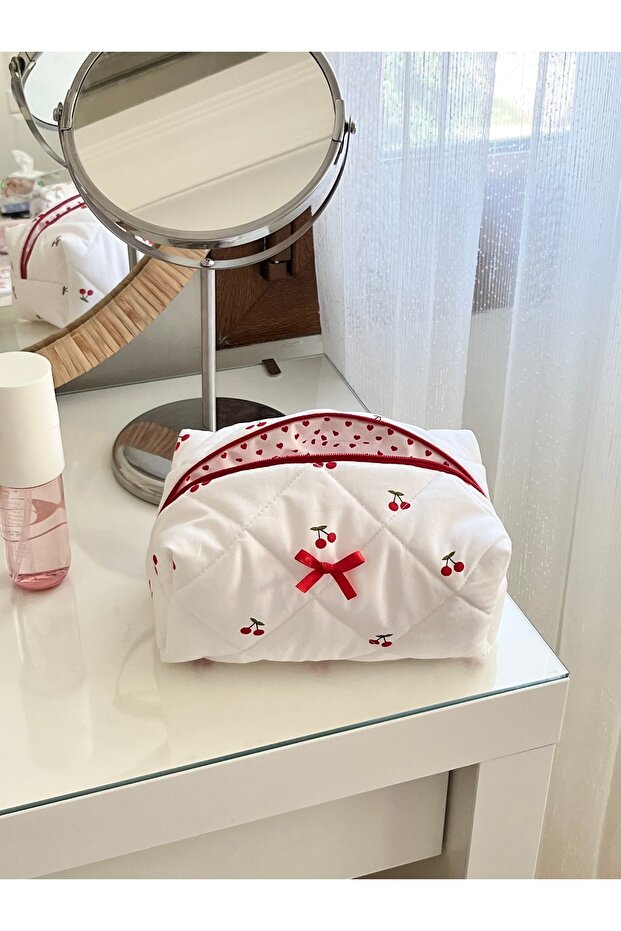 حقيبة مكياج منقوشة بالكرز مقاس متوسط - 1