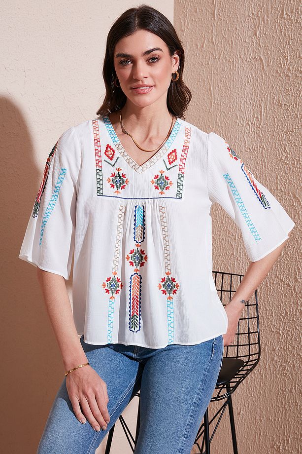 Pamuklu Regular Fit Nakış Işlemeli Bluz Bluz 611bz0247 - 1
