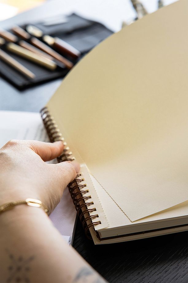 A4 Siyah Kraft Kapak 60 Yaprak 140 Gr. Perforajlı Eskiz Defteri - Sketch Book - 5