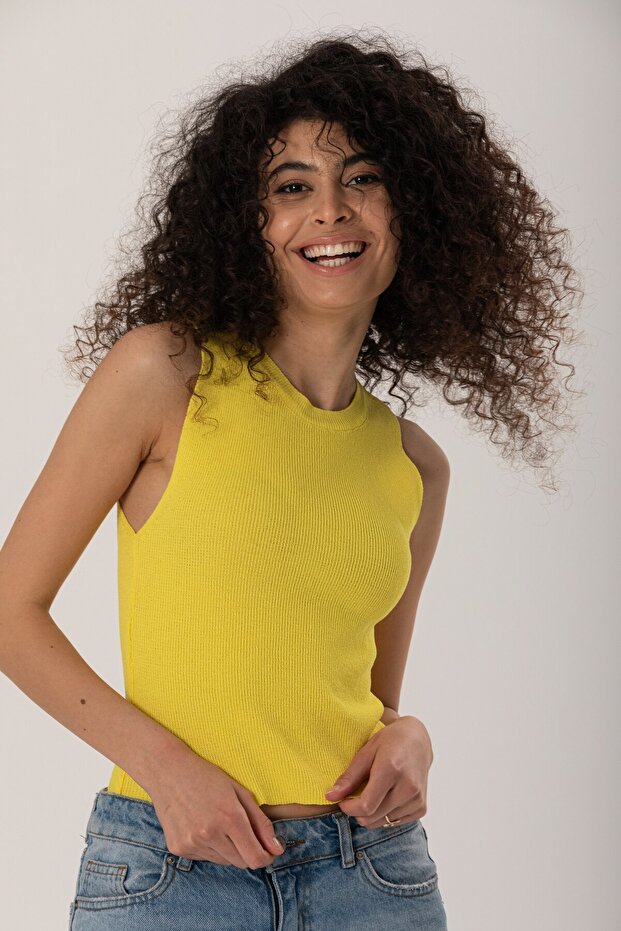 Basic Sarı Kolsuz Crop Kadın Triko - 2