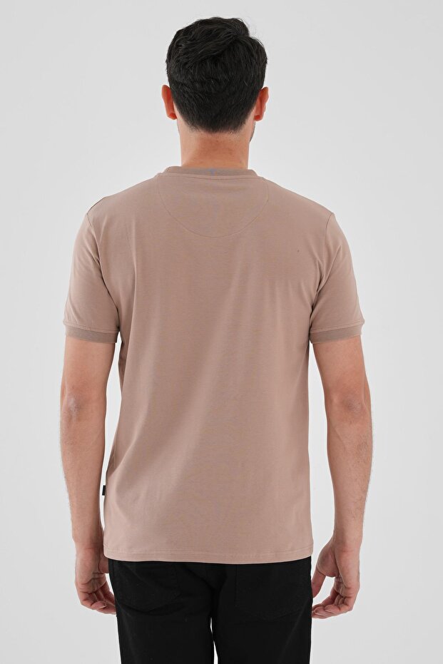 تي شيرت أساسي برقبة دائرية - 4