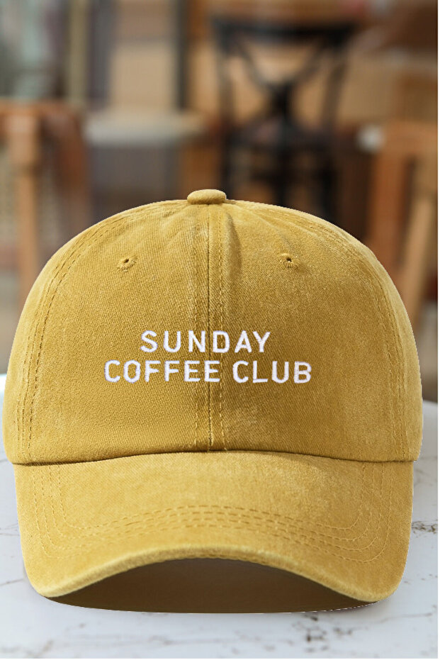 قبعة SUNDAY COFFEE CLUB مطرزة بتصميم عتيق