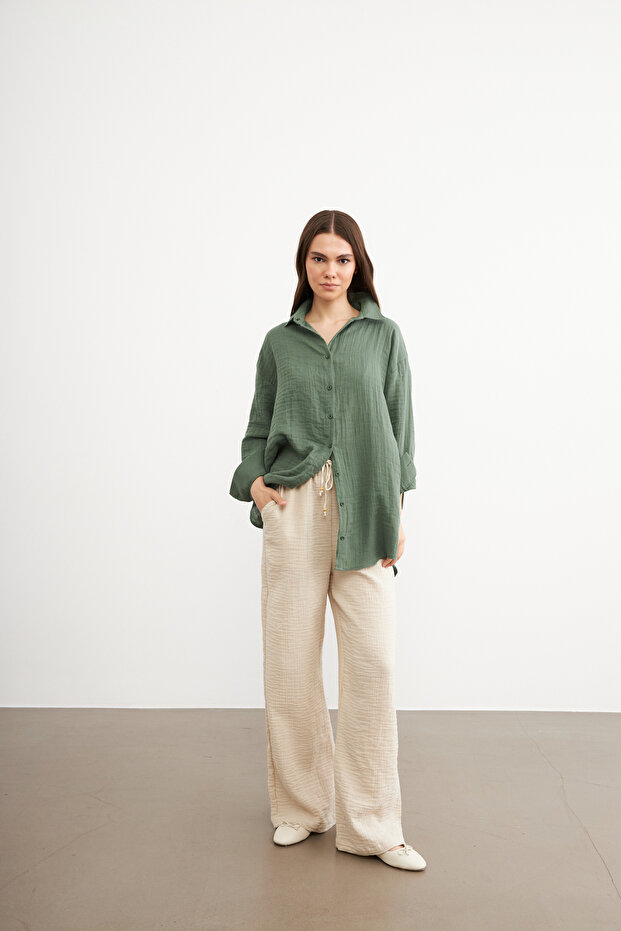 قميص موسلين أساسي كبير الحجم باللون الأخضر - 2