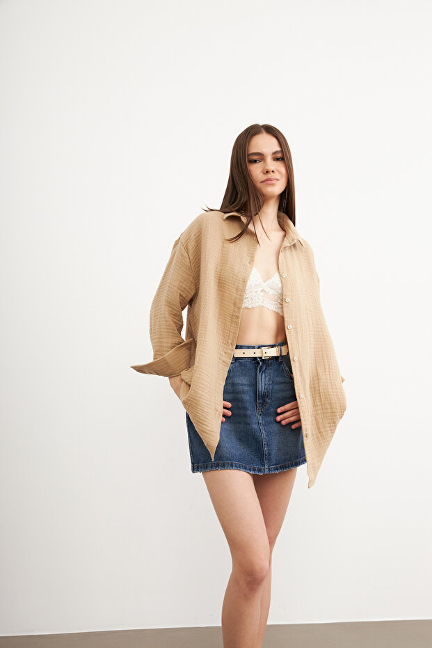 قميص موسلين أساسي كبير الحجم باللون البيج - 4