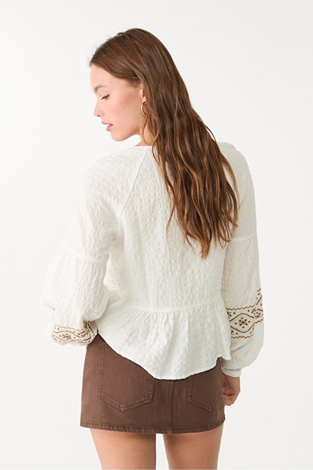 Dökümlü nakışlı bluz - 5