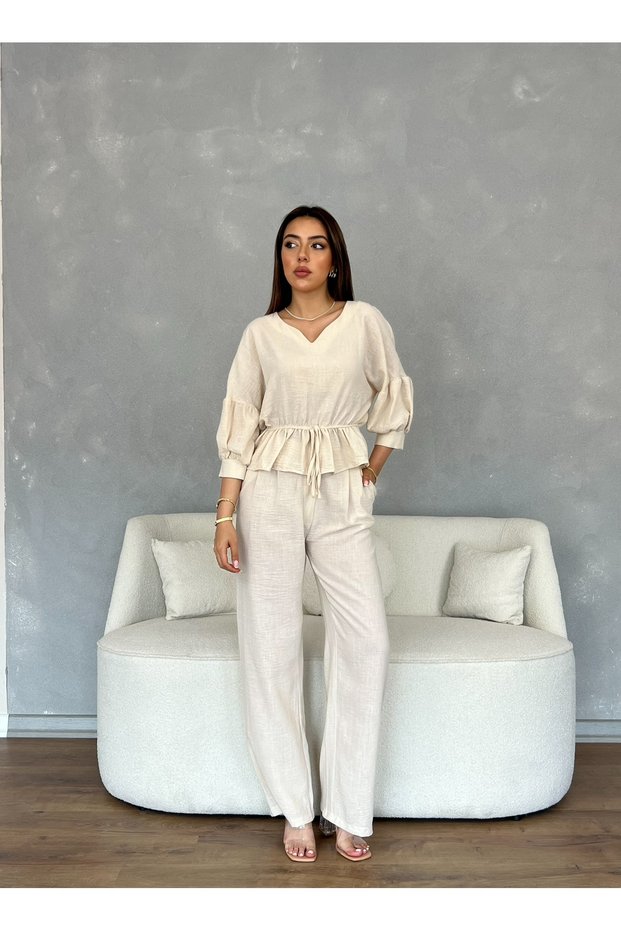 Women's Linen Suit with Pleated Trousers and Short-Sleeved Blouse