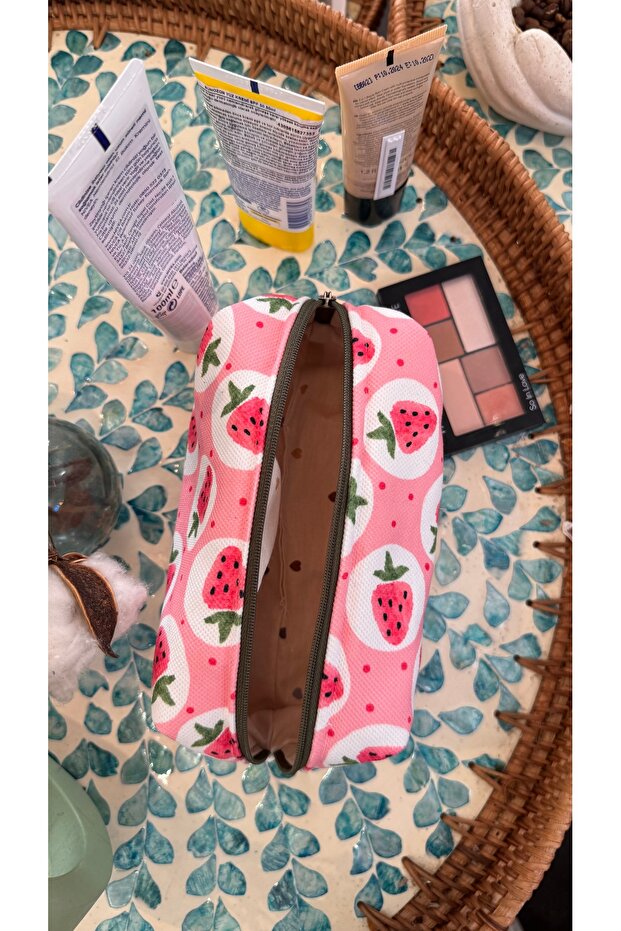 Çilekli makyaj çantası - 2