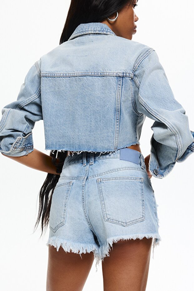 Yırtık detaylı denim şort - 4