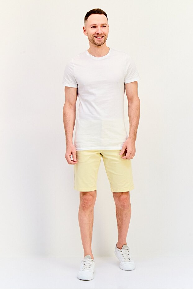 Men Solid Chino Shorts, Yellow - 2