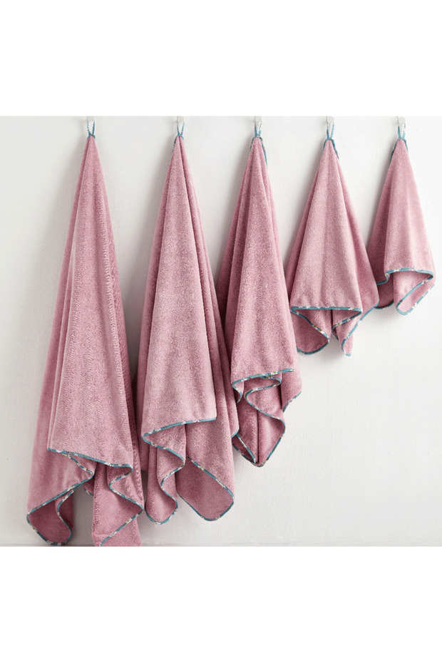 مناشف موردة-اوركيد - منشفة وسط Floral Towels - Orchid - Medium Towel