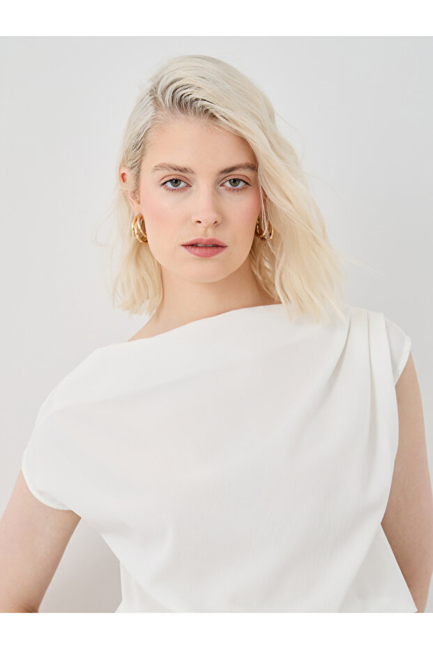 Solid Regular Fit Pleated Top - 3