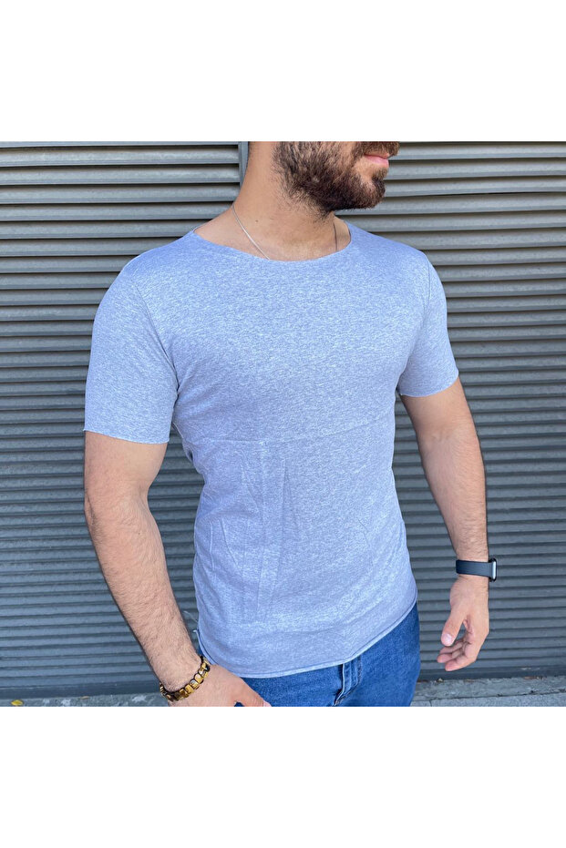 تي شيرت أساسي برقبة مفتوحة باللون الرمادي الفاتح - 1