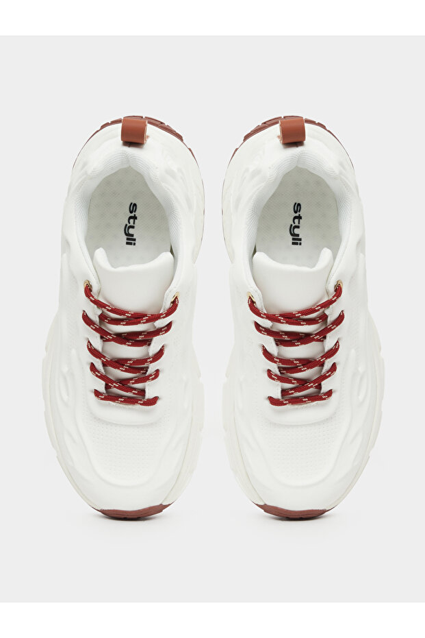 حذاء رياضي أبيض منقوش بالدانتيل - 6