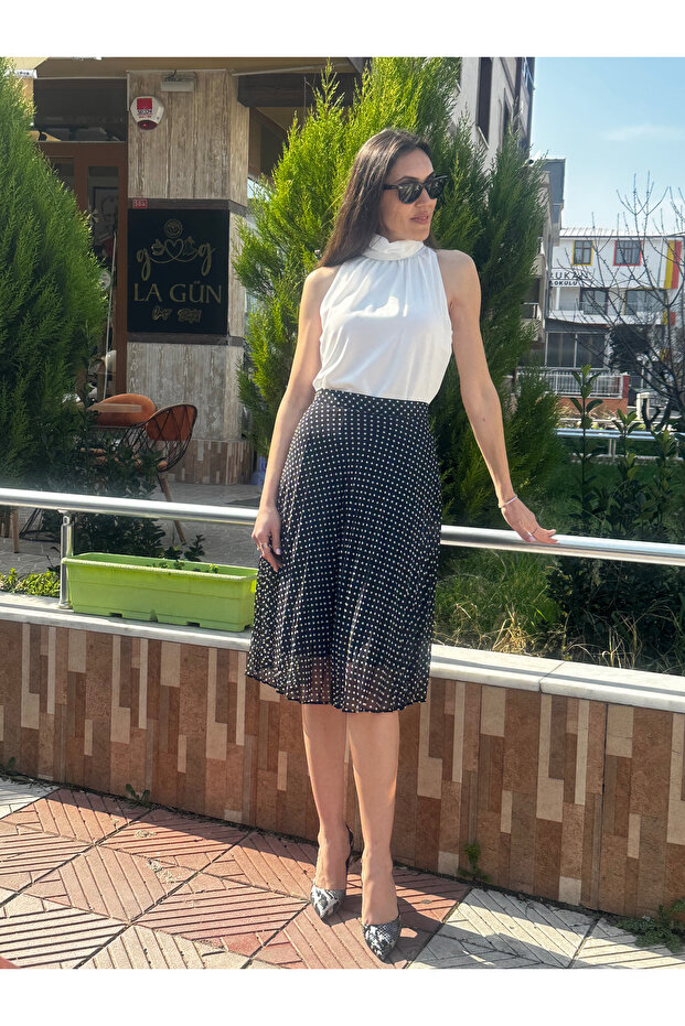 Drape Boğazlı Kolsuz Beyaz Bluz