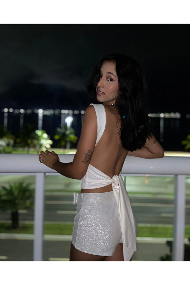 بلوزة ذات رقبة منخفضة مع ربطة عنق خلفية - 3