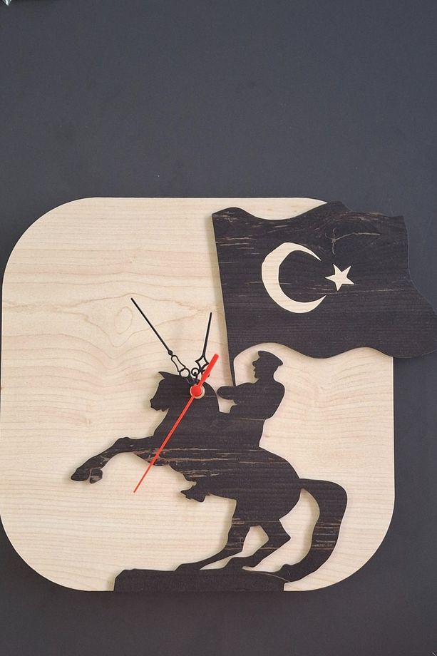 Atatürk ve Türk Bayrağı Figürlü Birinci Sınıf Orijinal Lazer Kesim Mdf Duvar Saati - 3