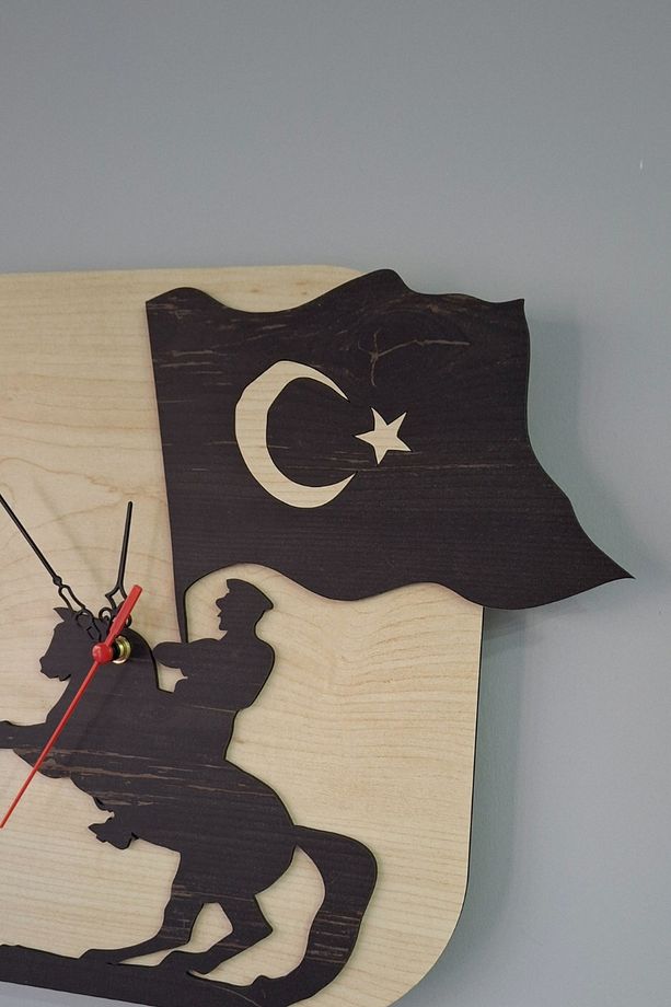 Atatürk ve Türk Bayrağı Figürlü Birinci Sınıf Orijinal Lazer Kesim Mdf Duvar Saati - 7