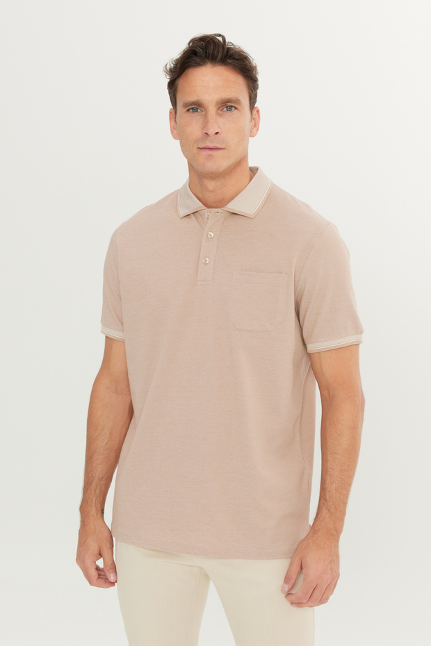 Erkek Çekmeyen Pamuklu Kumaş Comfort Fit Rahat Kesim Bej-beyaz Kıvrılmaz Polo Yaka Cepli Tişört - 1