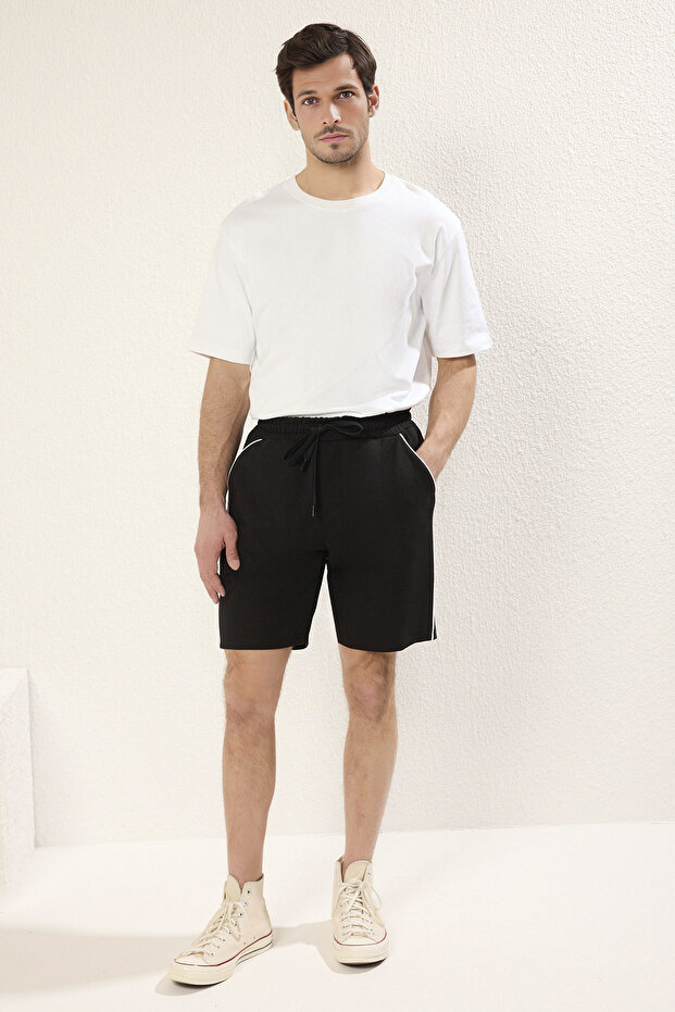 Siyah Regular/Normal Kesim Biyeli Şort & Bermuda TMNSS25SR00024 - 1