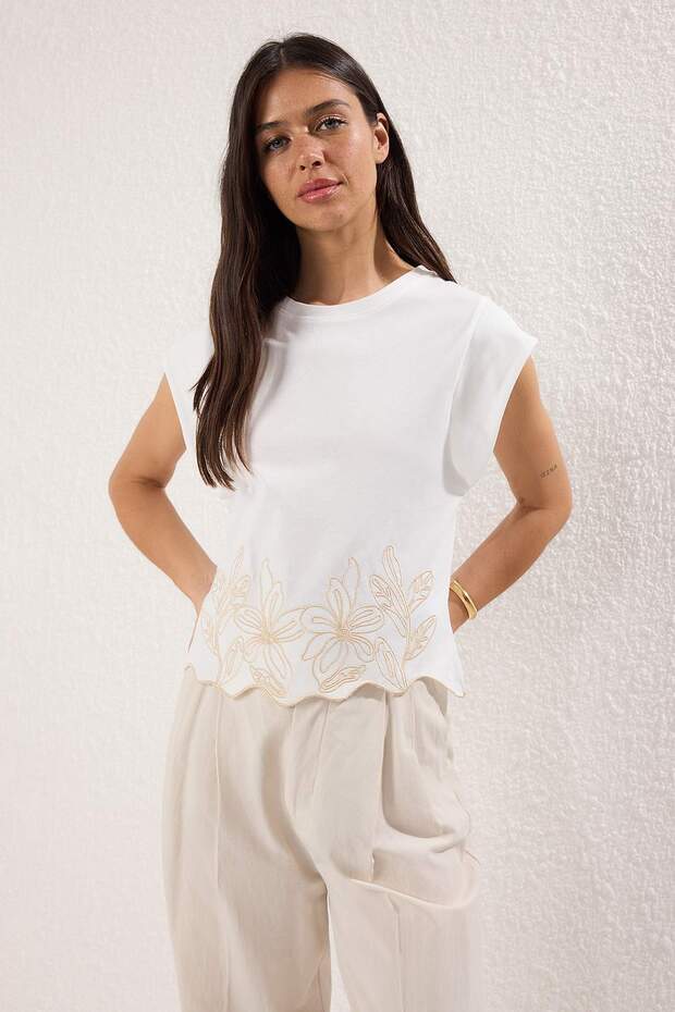 Ekru Kalın Pamuklu Nakışlı Regular/Normal Kalıp Örme T-Shirt TWOSS25TS00209 - 1