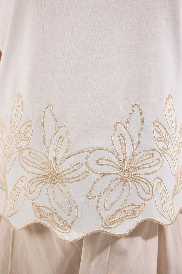 Ekru Kalın Pamuklu Nakışlı Regular/Normal Kalıp Örme T-Shirt TWOSS25TS00209 - 3