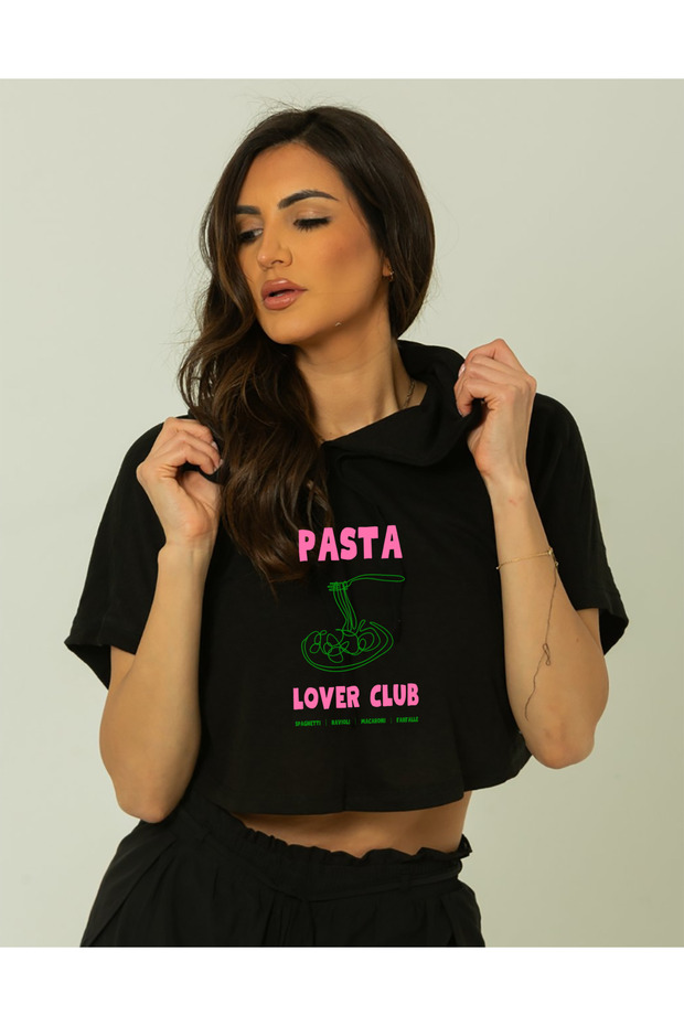 تريند الشعبي: هودي مطبوع عليه عبارة "PASTA LOVER" باللون الأسود