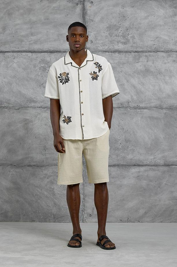 Krem Oversize Yaprak Nakışlı Kısa Kollu Gömlek - 5