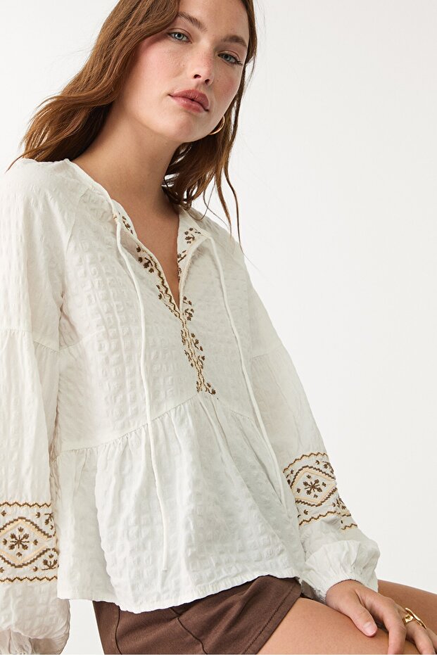 Dökümlü nakışlı bluz - 2