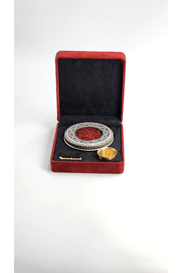 Super Negin Safron 10 gm in Velvet Gift Box with props - Box Size 155x130x45 mm - 1