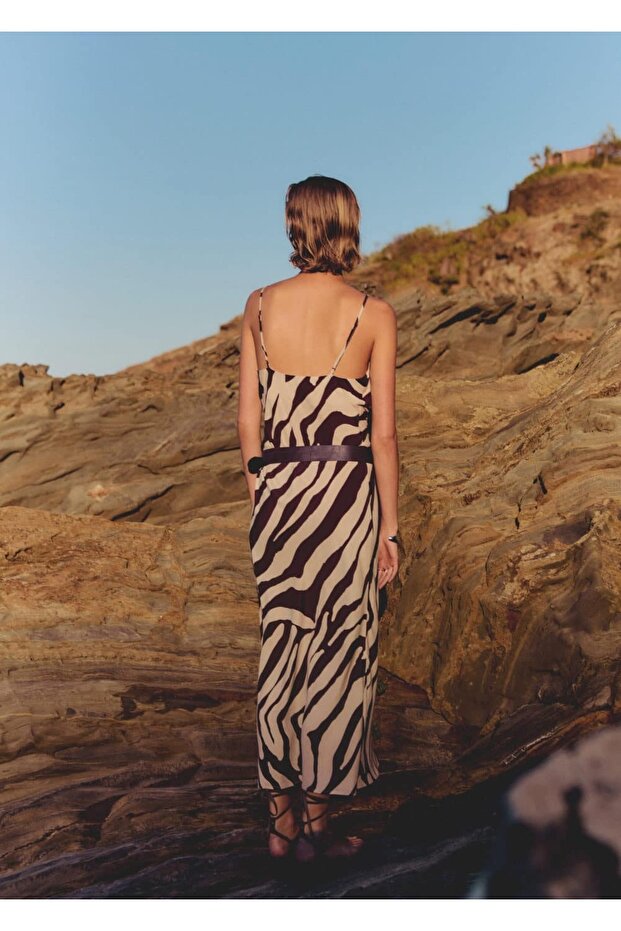 Hayvan desenli drape yaka elbise - 4