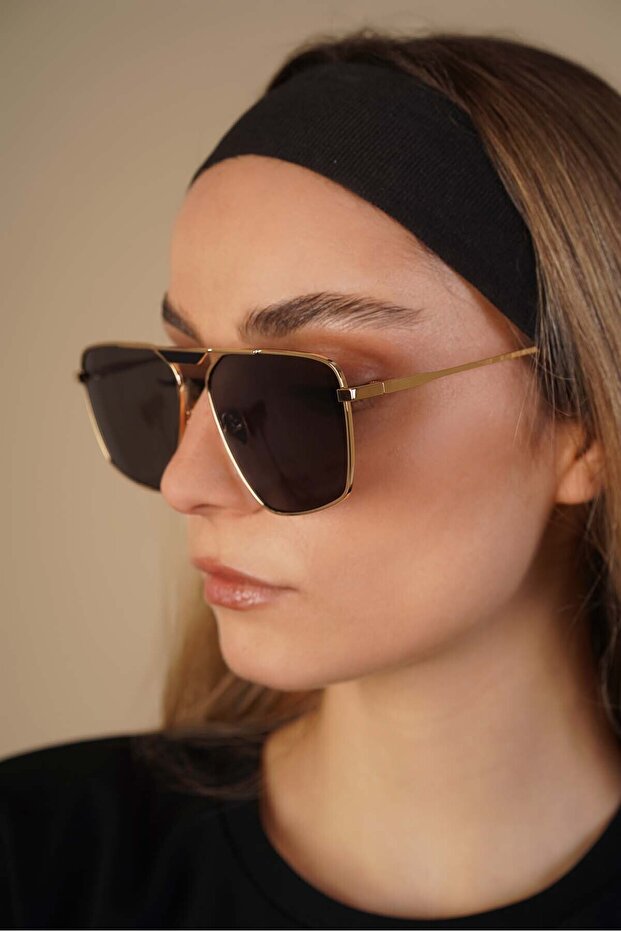 Novra Black Wide Glass Sunglasses