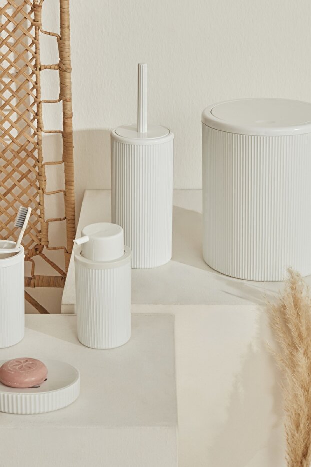Mayra White 5 Piece Bathroom Set