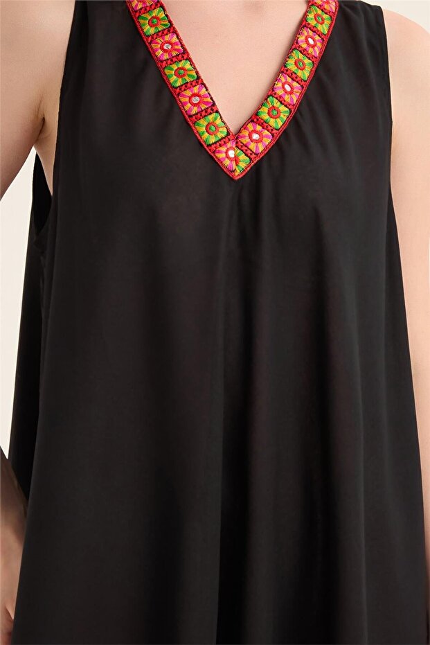 Rochie brodata colorata - 4