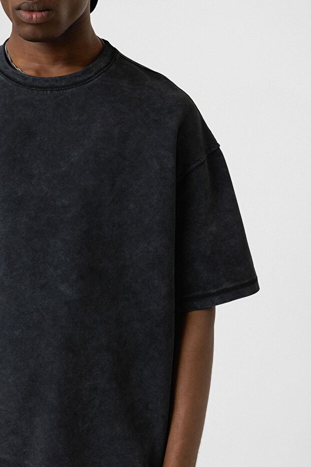 تي شيرت أساسي كبير الحجم قابل للغسل باللون الأسود - 6