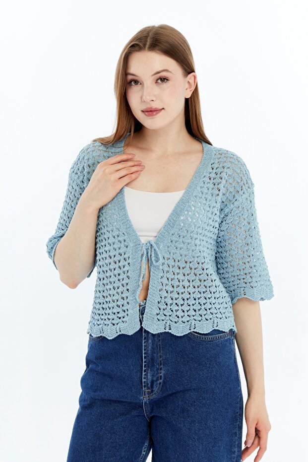 سترة نسائية بأكمام قصيرة ومزودة بحبل مخرم
