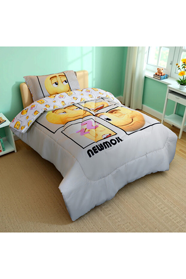 2-Piece Kids Emoji Smiley Comforter Set (160 x 220cm)- Reversible Kids Bedding Design