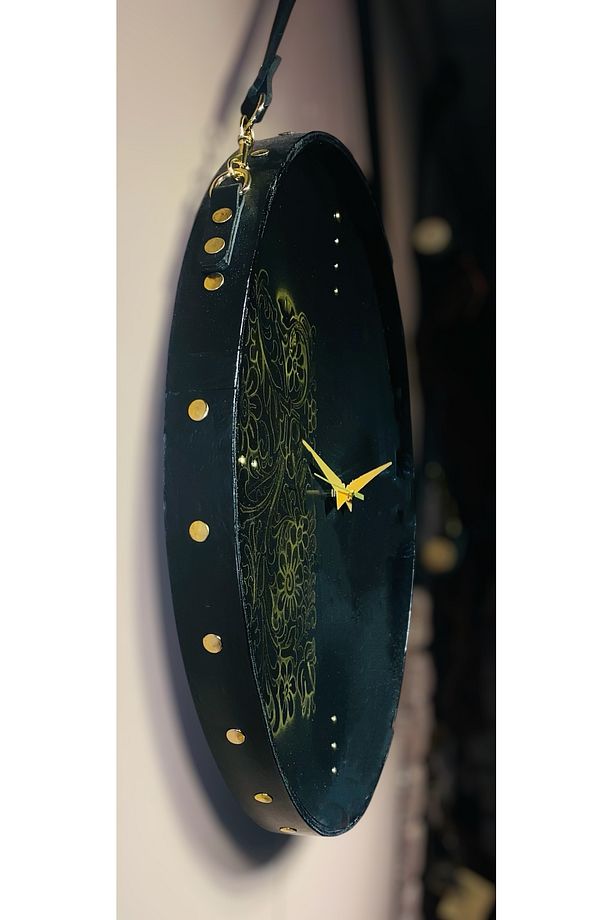 Deri Kaplama Ve Askılı Duvar Saati Count Black Wıth Golden Ivy Modeli - 5