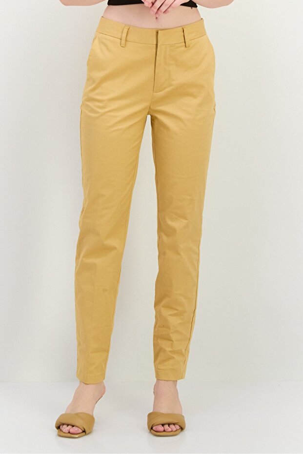 بنطلون شينو سادة بقصّة Slim Fit للنساء، كاكي