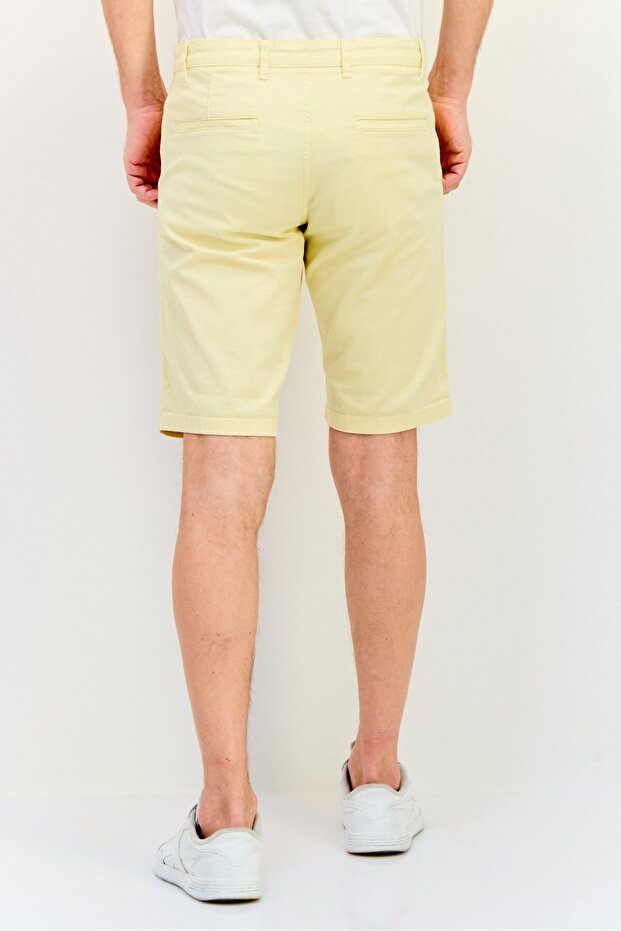 Men Solid Chino Shorts, Yellow - 3