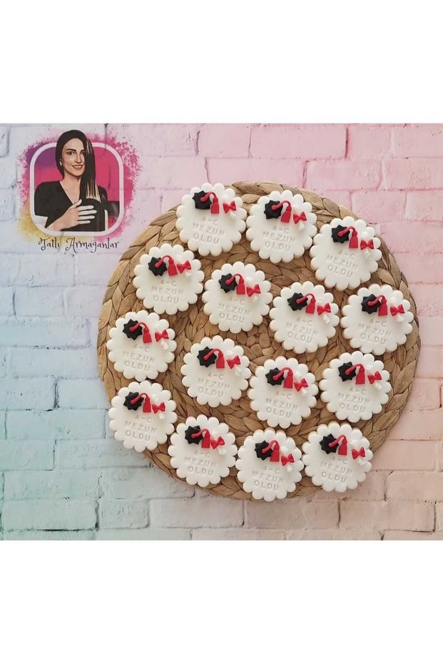 Boutique Cookies with Cap and Diploma Figures for Graduation Ceremonies - 20 Pieces