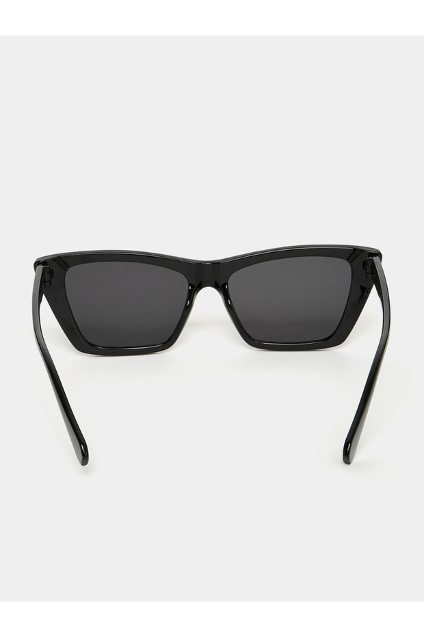 نظارات شمسية بحافة مدببة - 4