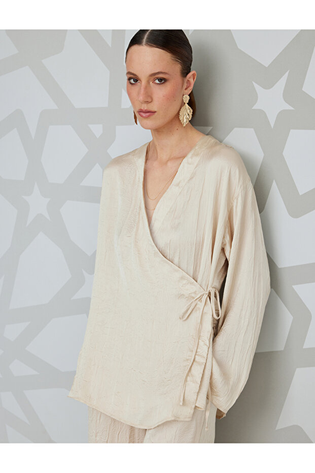 Long sleeve double-breasted satin kimono jacket.