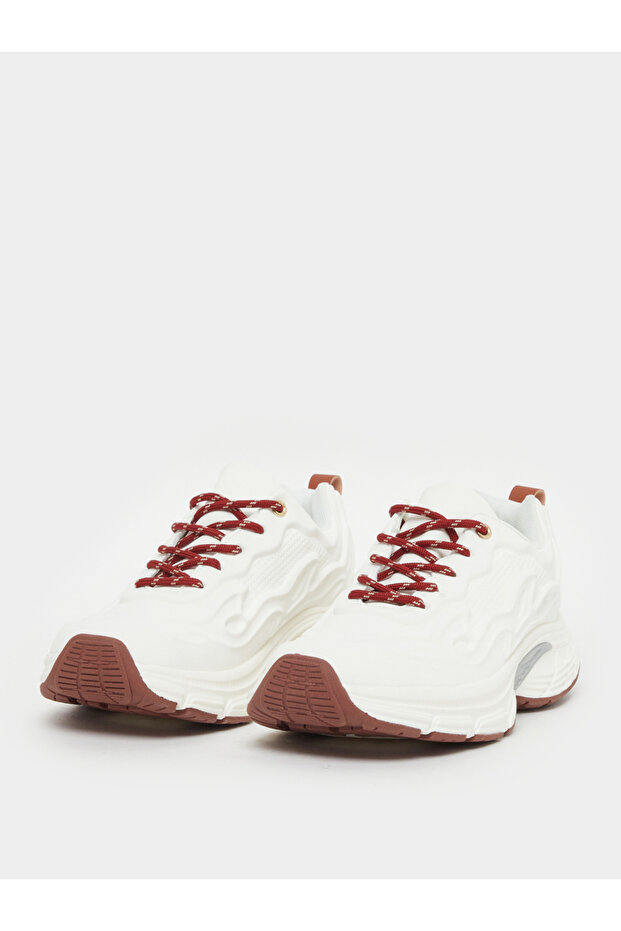 حذاء رياضي أبيض منقوش بالدانتيل - 3