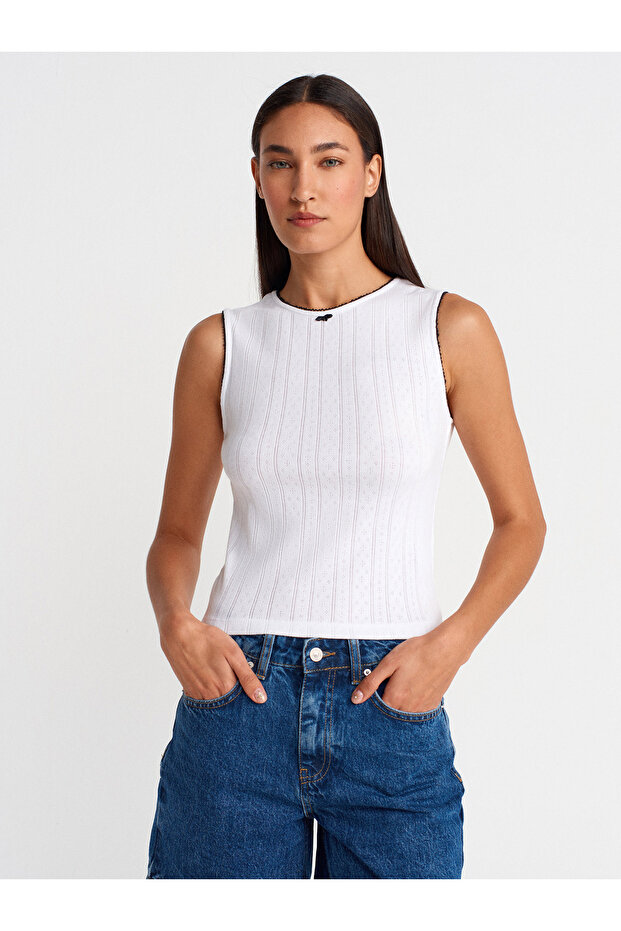 31835 100% Cotton Rose Detailed Sleeveless Top-White