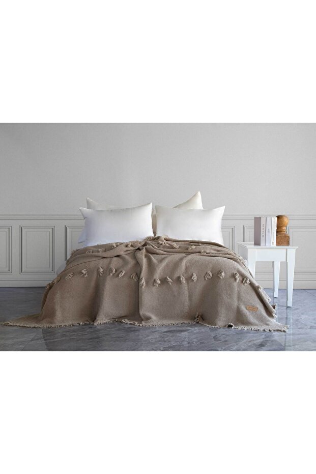 مفرش سرير PlumePompon - بيج غامق - 1