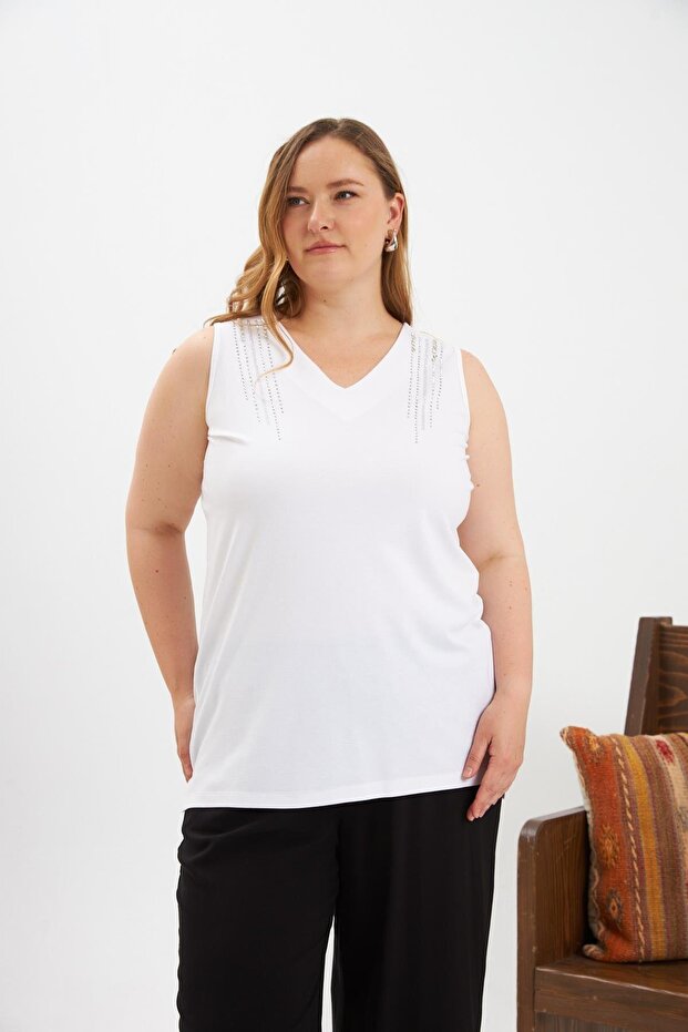 بلوزة بدون أكمام مقاس كبير بتفاصيل حجرية إكرو