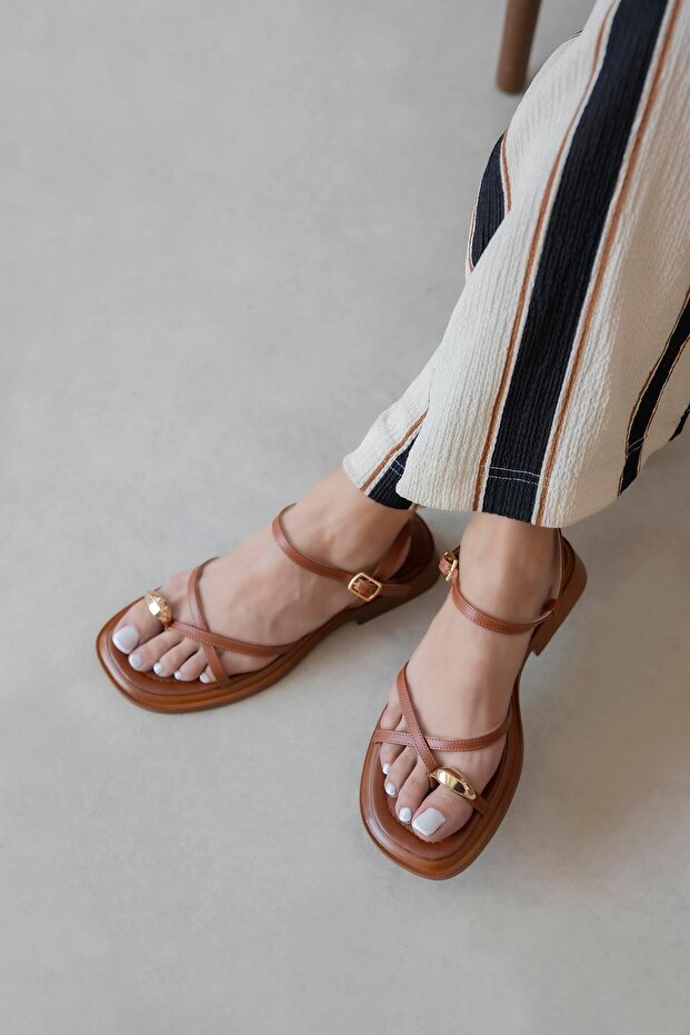 Vichenza Women's Flip Flops Sandals Brown